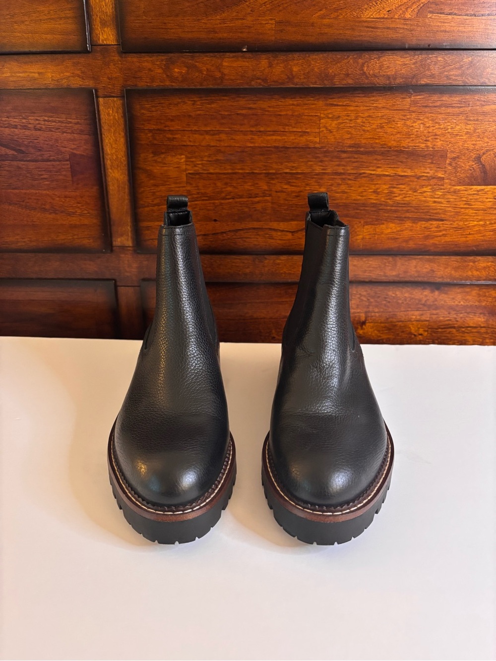 Women’s NWOT Size 9 Caslon Miller Black Leather Water Resistant Lug Chelsea Boot